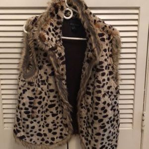 Faux fur leaped print vest